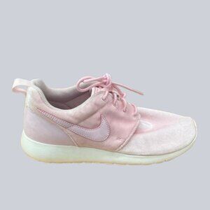 Nike Roshe One Girls Casual Shoes Color Arctic Pink Size US 6.5Y Style599729-617